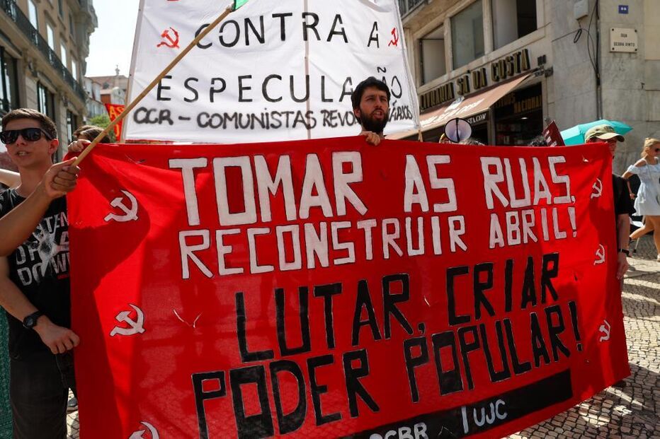 Manifestantes exigem direito à habitação em Lisboa contra a especulação