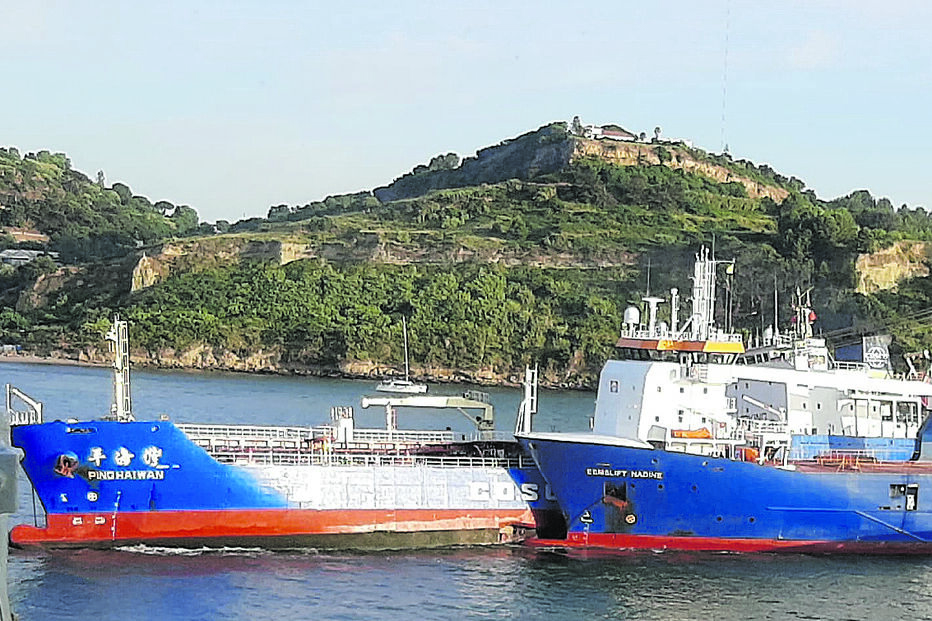 Colisão entre navios Ping Hai Wan e Echolift Nadine no rio Tejo, perto da Ponte 25 de Abril