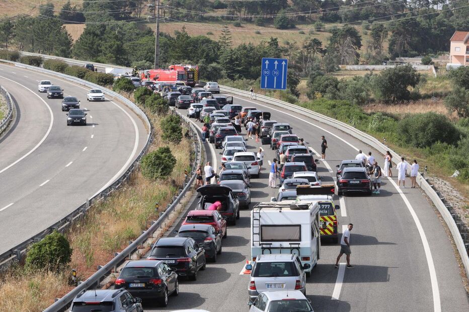 Colisão na A8, em Mafra, causa uma vítima mortal e dois feridos