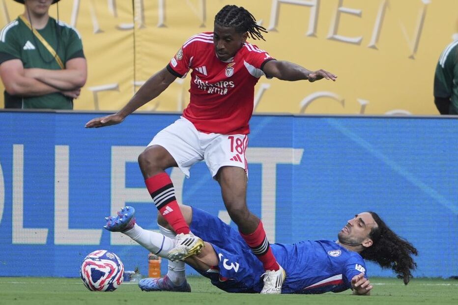 Jogo interrompido entre Benfica e Chelsea devido ao mau tempo