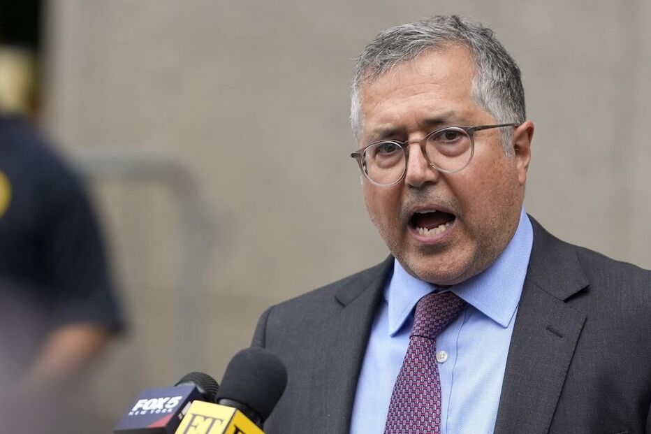 Advogado de Diddy compara festas sexuais a momentos de casais.
