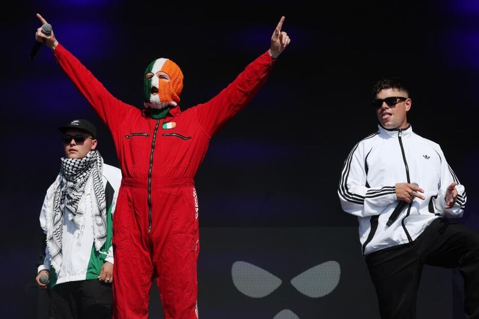Kneecap e Bob Vylan em Glastonbury geram polémica com mensagens sobre a Palestina e críticas a Israel