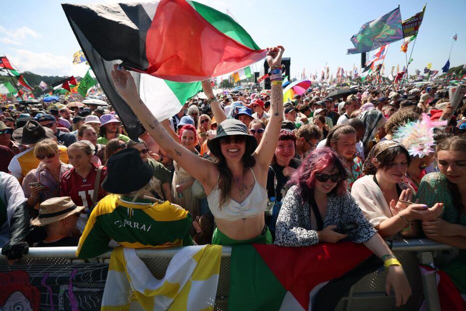 Glastonbury: concertos geram polémica com mensagens de apoio à Palestina e críticas a Israel