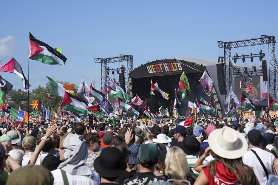 Críticas a Israel e apoio à Palestina marcam concertos em Glastonbury