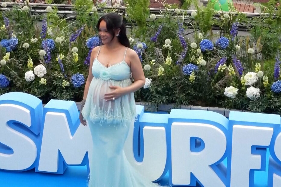 Rihanna destaca-se na antestreia de 'Smurfs' em Bruxelas