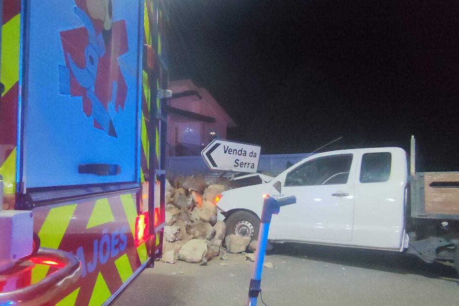 Despiste de veículo ligeiro na Venda da Serra, Arouca, causa ferido. GNR investiga