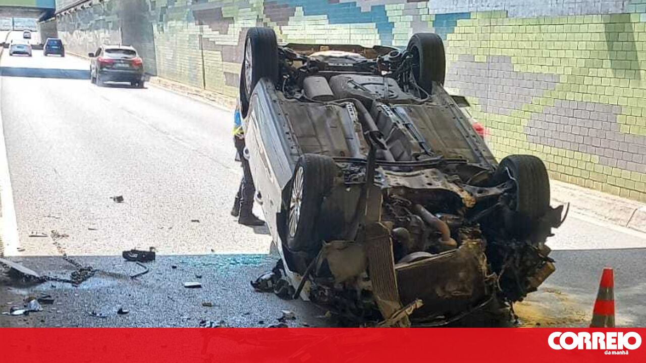 Driver Flees Scene After Overturning Car in Marquês Tunnel, Lisbon - Traffic Disrupted