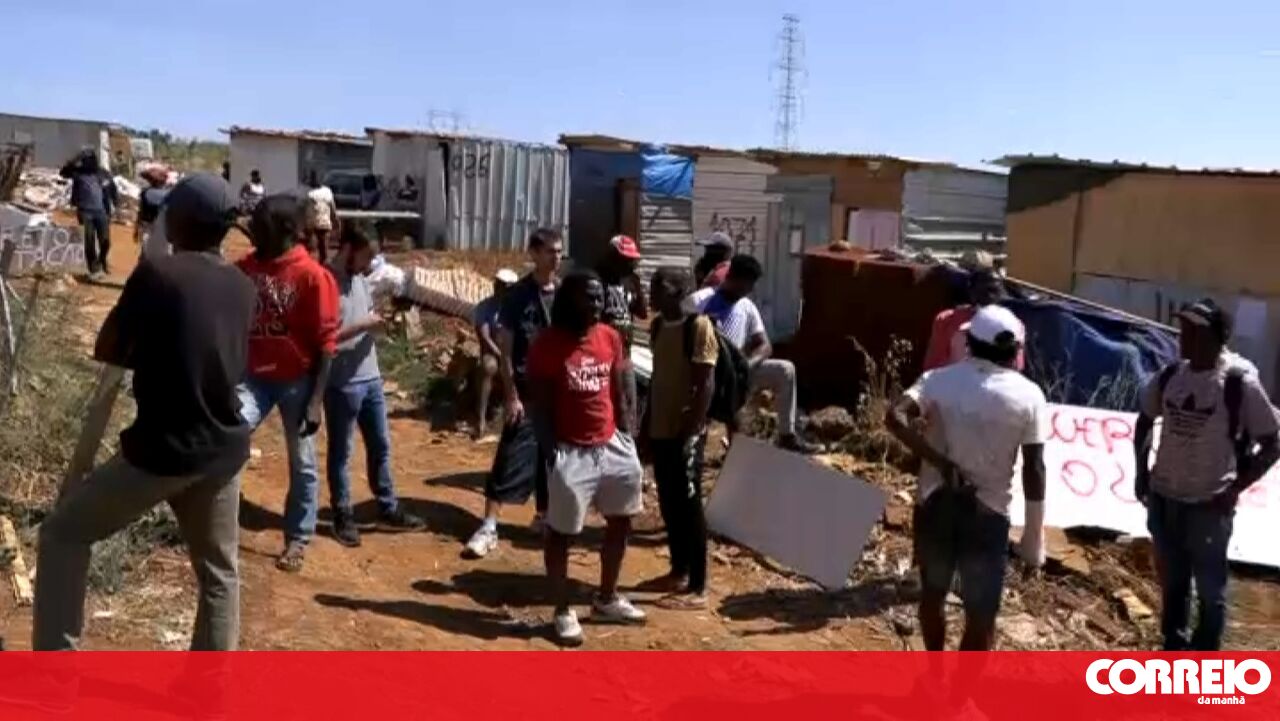 Residents of Talude Militar Neighborhood Stand Against House Demolitions: "They'll Have to Kill People Today"