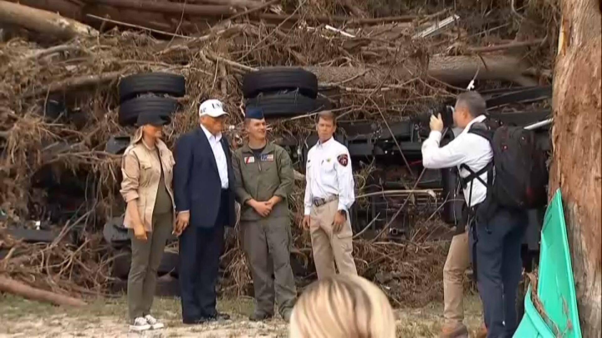 Donald Trump visita local das cheias