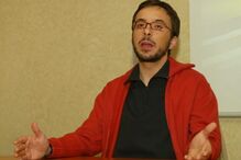 Humorista é a nova 'Voz' do Big Brother Verão