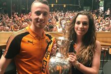 Diogo Jota e Rute Cardoso celebraram um título com os fãs do Wolverhampton