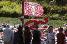 Adeptos homenageiam o Liverpool, campeão com 20 títulos, em Inglaterra