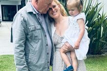 Bruce Willis com família enfrenta agravamento da doença, mas mantém-se rodeado de amor