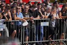 Populares acompanham funeral de Diogo Jota e André Silva 