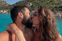 Vanessa Martins fica noiva de David Soares na Sardenha