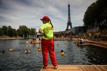 Paris reabre o rio Sena para natação após limpeza para os Jogos Olímpicos de 2024