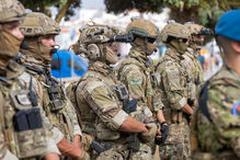 Salário médio aumenta para 1298 euros. Militares têm maior subida