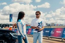 Kika Cerqueira Gomes apoia Pierre Gasly no Circuito de Silverstone