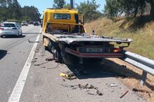 Acidente com veículo de reboque provoca estragos na via