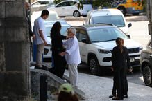 Amigos e familiares no funeral de Luís Jardim, na Basílica da Estrela, em Lisboa