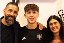 Filho de Paulo Battista joga futebol e assina por clube