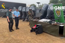 A GNR e a Guarda Civil apreendem armas e embarcações numa operação conjunta