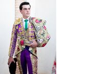 Jovem toureiro, Sérgio Rollón, sofre cornada na coxa em Espanha