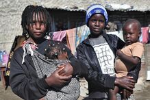 Em Maputo, jovens mães moçambicanas enfrentam dificuldades para sustentar os filhos e prosseguir estudos