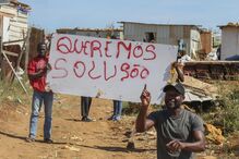 Moradores do Talude Militar exigem solução face às demolições de casas em Loures