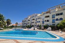 Turistas morrem em piscina de Albufeira. GNR e Polícia Judiciária investigam as mortes