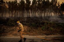 Rasto de destruição provocado pelas chamas