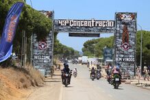 Motociclistas a entrarem no recinto da Concentração de Faro.JPG