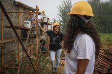 Esforço solidário de universitários ajuda a reabilitar casa degradada em Sever do Vouga