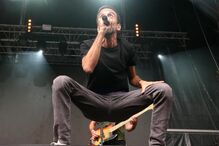 Músico atua num festival de verão