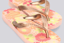 Chinelo Havaianas com padrão floral, ideal para os dias de verão e férias