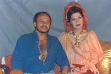 António Calvário e Adelaide João posam juntos, com trajes típicos