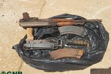 A GNR apreendeu armas e haxixe em Aljezur e deteve dois homens por tráfico