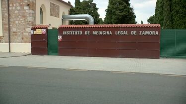 Tânia Laranjo no Instituto de Medicina Legal de Zamora onde será feita a autópsia aos corpos de Diogo Jota e do irmão  