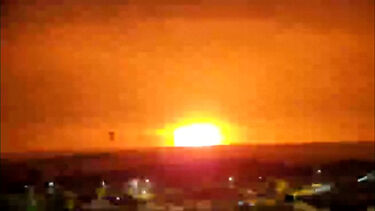 Imagens mostram explosões no céu de Gaza
