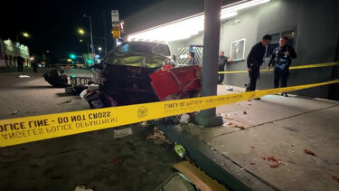 Mais de 20 feridos após carro investir contra multidão em Los Angeles