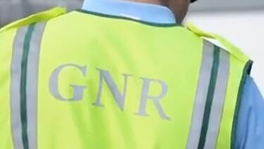 Ladrão de carros bate na mulher para ela o acompanhar nos crimes em Santarém