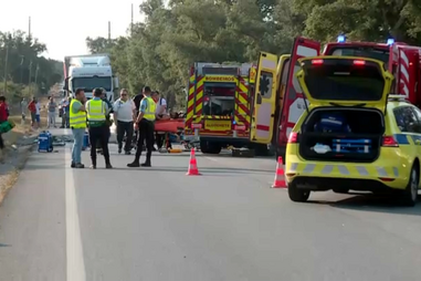 Cinco feridos em colisão entre dois carros em Alcochete. EN4 cortada no sentido Montijo-Pegões