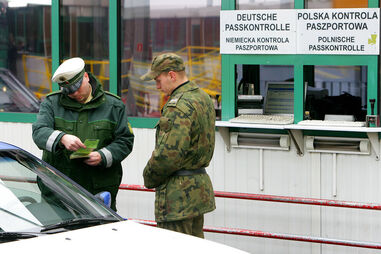 Polónia reintroduz controlos nas fronteiras