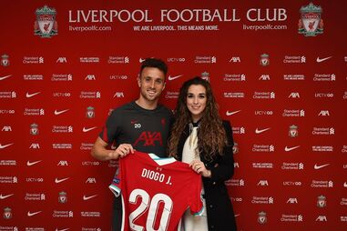 Diogo Jota e Rute Cardoso celebram o amor no Liverpool, com a camisola 20