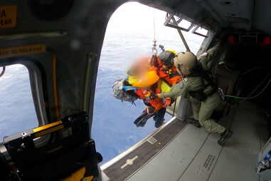 Imagens do resgate realizado pela Força Aérea