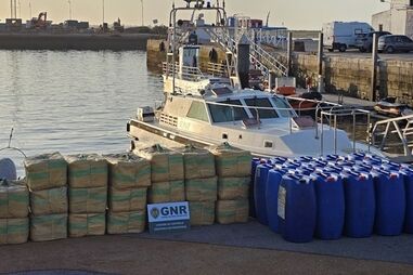 GNR apreende 1.500 quilos de haxixe e uma embarcação na Ria Formosa