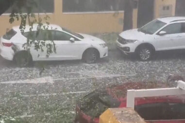Chuvas torrenciais, estradas inundadas e forte queda de granizo: tempestade atinge zonas do leste de Espanha