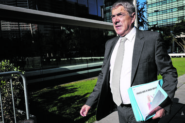 Sócrates rejeita o mais recente advogado oficioso. "Tem a minha total desconfiança"