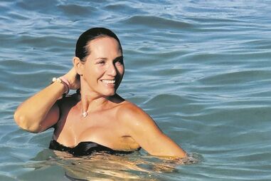 Aos 51 anos, Fernanda Serrano está em excelente forma física e também não esconde a felicidade