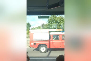 Mulher ferida em colisão entre camião e carro na Ponte da Arrábida